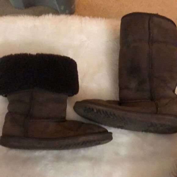 UGG Boots  - Picture 1 of 5